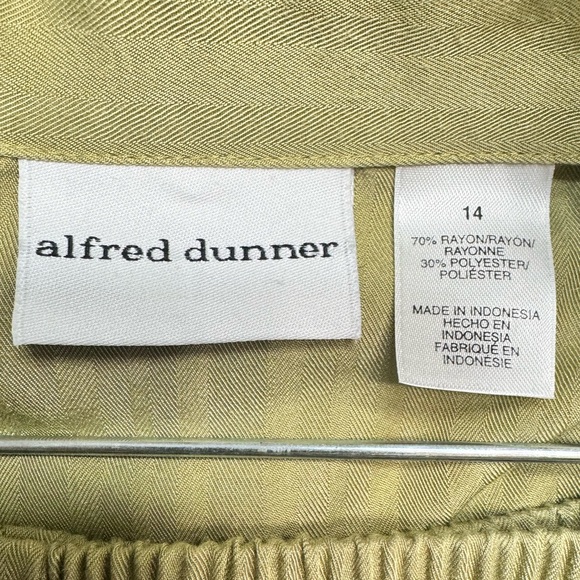 Alfred Dunner Women’s Green and Black Floral Outfit Size 14 - Picture 3 of 6